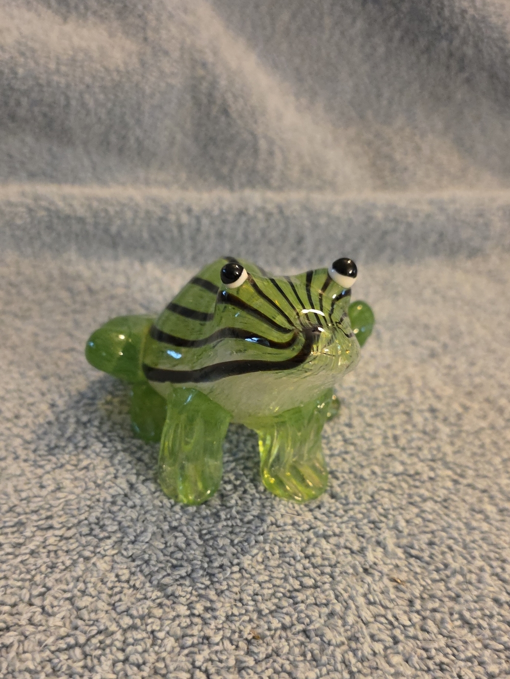 Green Glass Frog Figurine - Decorative Small Pet Accent
